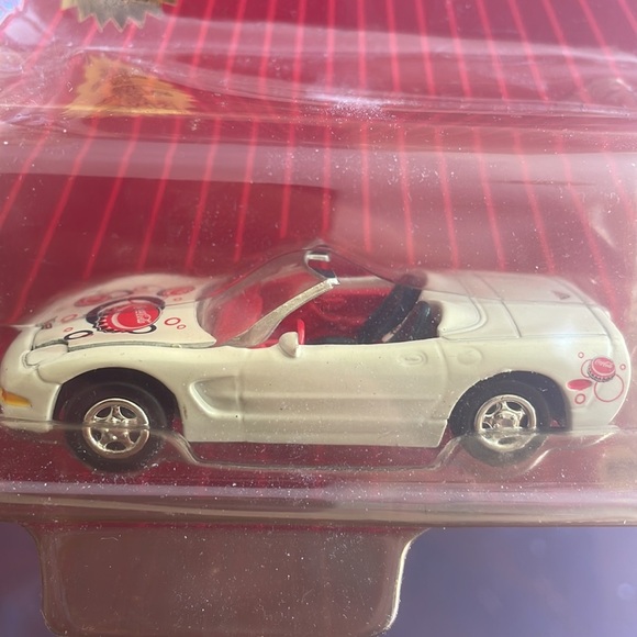 Johnny Lightning Coca Cola branded 1998 corvette toy car - Picture 4 of 4